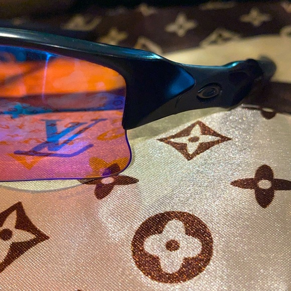 Polarized Oakley Flak Sunglasses w/ Case - Picture 6 of 16